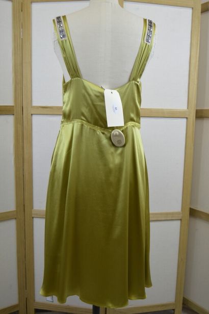 CHLOE. 

(Australie, made in France) 

Robe...