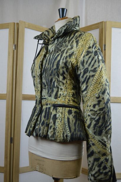 ROBERTO CAVALLI

Doudoune courte imprimé...