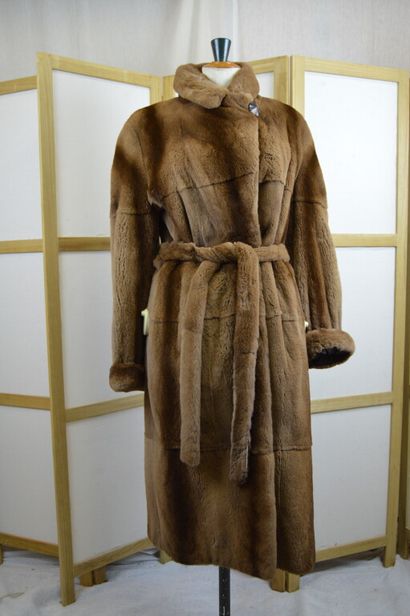 ROGER GERKO, Paris 

Manteau long en vison...
