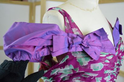 LOUIS VUITTON

Robe d'été en voile de soie...