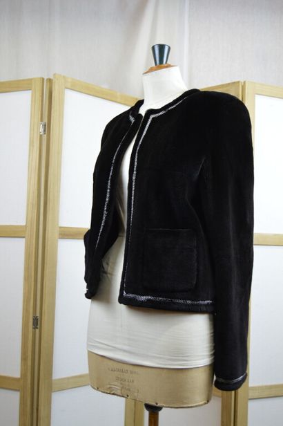 T. Paris (Terzakou)

Veste courte en vison...