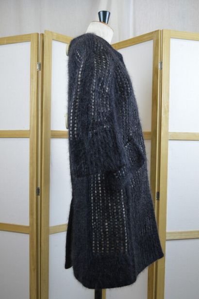 CELINE

Manteau en tricoté gris, le fond...