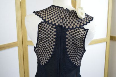 STELLA MCARTNEY

Robe longue en guipure noire...