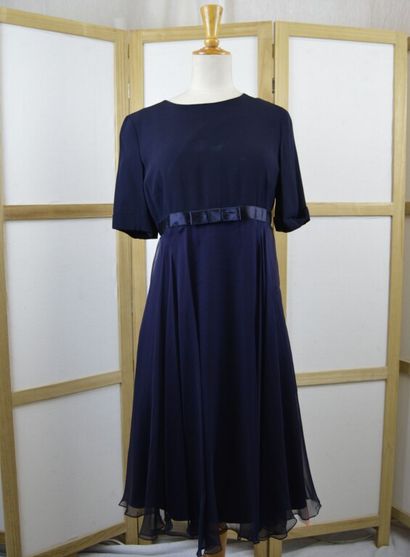 NINA RICCI, haute boutique. 

Robe manches...