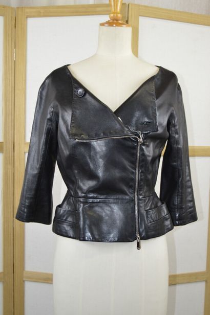 CHRISTIAN DIOR

Veste courte en cuir noir...