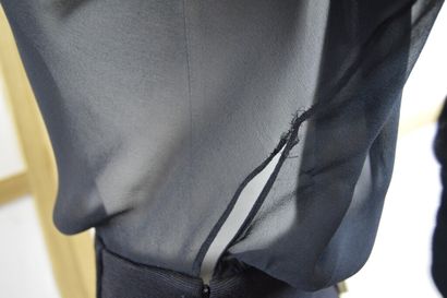VALENTINO 

Robe bi-matière noire à manches...