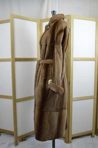 ROGER GERKO, Paris 

Manteau long en vison...