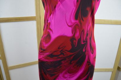 GUCCI. 

Robe fourreau longue sans manches...