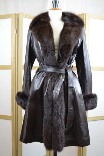 HYPOTHESE

Manteau 7/8 en cuir chocolat,...
