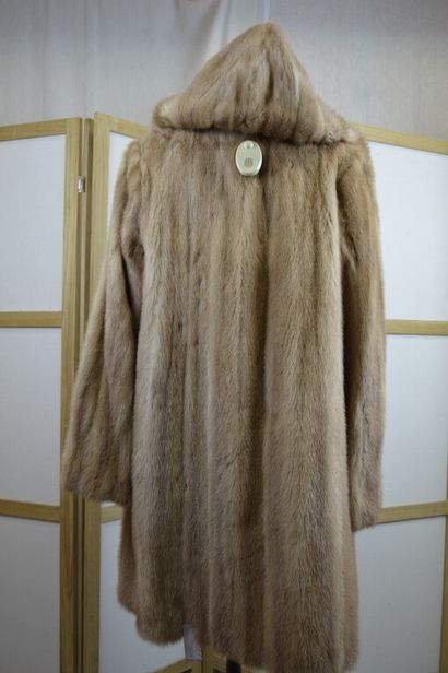 Manteau à capuche en fourrure en vison beige...