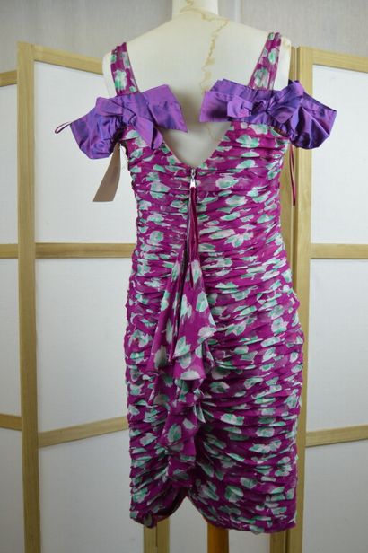 LOUIS VUITTON

Robe d'été en voile de soie...