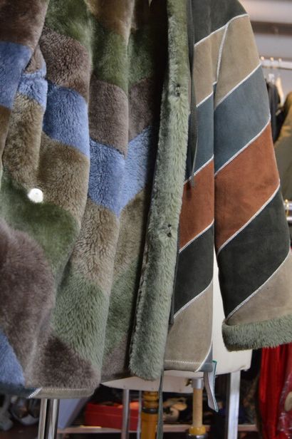 DIOR

Manteau court en peau lainé patchwork...