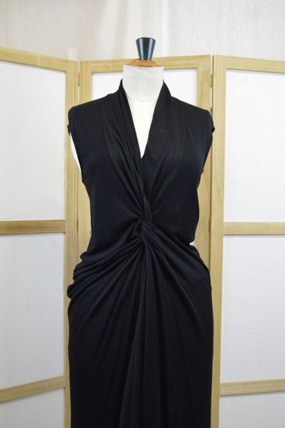 YVES SAINT LAURENT. 

Robe en jersey noir...