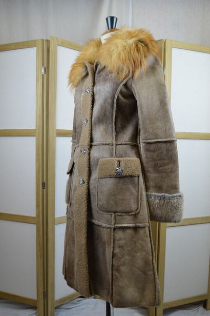 DOLCE GABBANA

Manteau long en peau lainé...