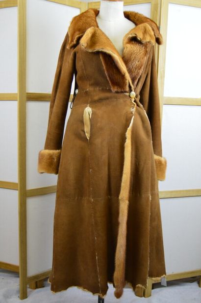 SAM ROME

Manteau long peau lainé vison marron...