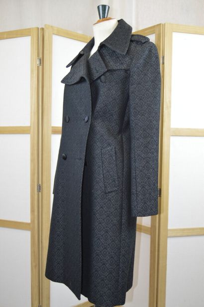 CELINE

Manteau forme trench en tissu damassé...