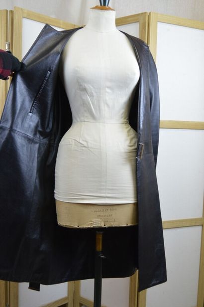 DIOR

Veste longue en cuir d'agneau noir,...