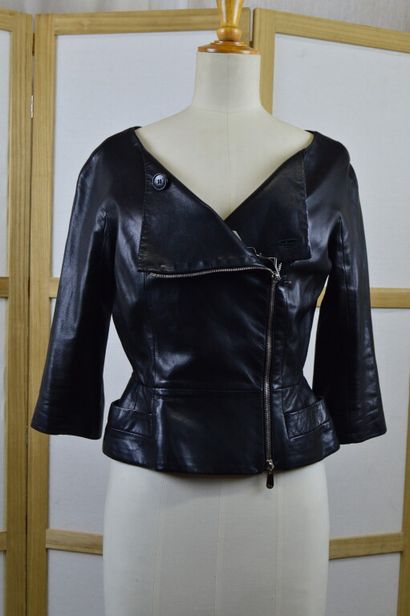 CHRISTIAN DIOR

Veste courte en cuir noir...