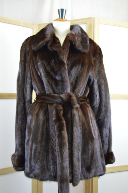 ZAPA

Manteau/veste courte en vison marron...