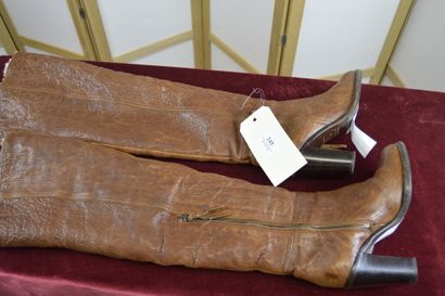 MIU MIU

Paire de bottes hautes à talon en...