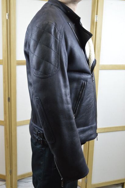 GUCCI

Perfecto d'homme en peau lainée bleu...