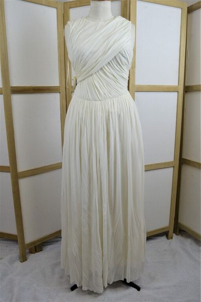 CHLOE

Robe longue péplum en tissu ivoire....