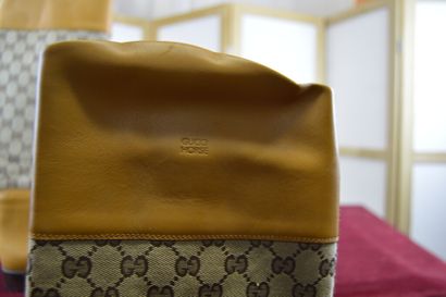 GUCCI Horse, Made in Italy

Paire de bottes...