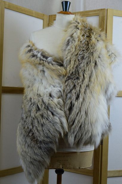FENDI

Etole en renard tricoté crème