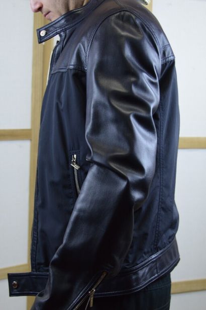 DIOR

Blouson d'homme en cuir d'agneau, toile...