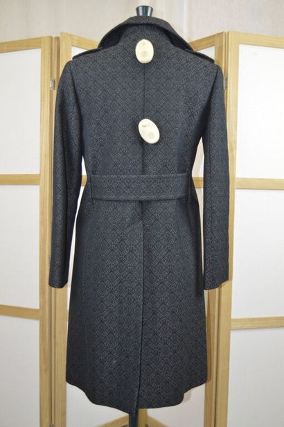 CELINE

Manteau forme trench en tissu damassé...