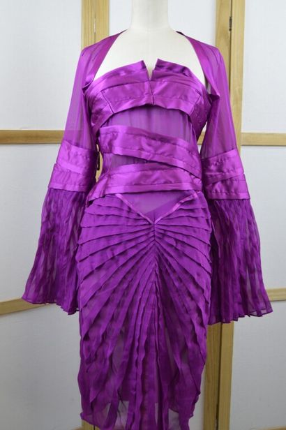 GUCCI

Robe de soirée ou cocktail, en soie...