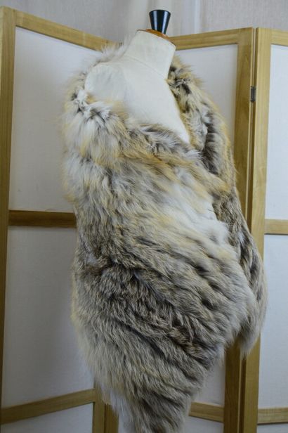 FENDI

Etole en renard tricoté crème