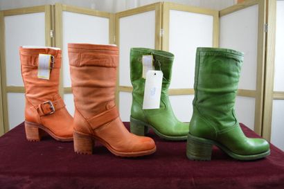 FREE LANCE

Lot de deux paires de bottes...