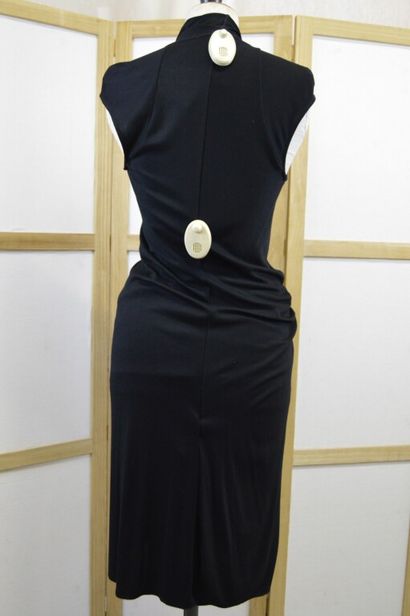 YVES SAINT LAURENT. 

Robe en jersey noir...