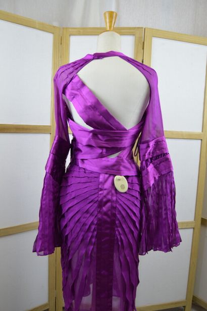 GUCCI

Robe de soirée ou cocktail, en soie...