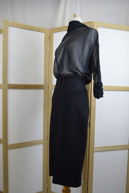 VALENTINO 

Robe bi-matière noire à manches...