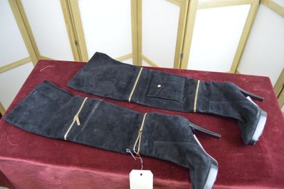 LOUIS VUITTON

Paire de cuissardes à talon...