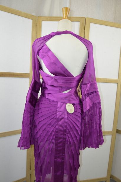 GUCCI

Robe de soirée ou cocktail, en soie...
