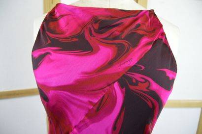 GUCCI. 

Robe fourreau longue sans manches...
