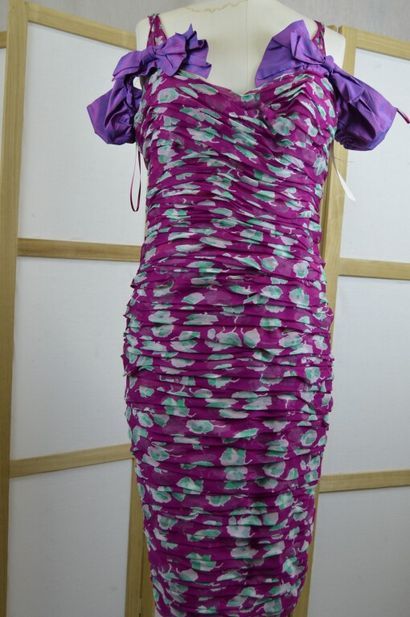 LOUIS VUITTON

Robe d'été en voile de soie...