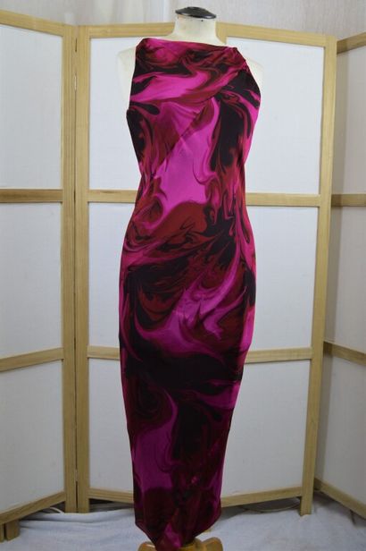 GUCCI. 

Robe fourreau longue sans manches...
