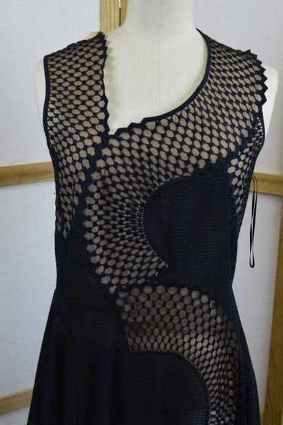 STELLA MCARTNEY

Robe longue en guipure noire...