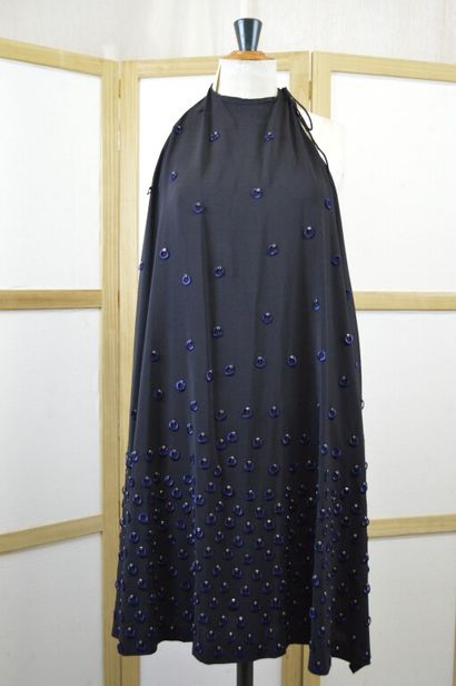 CHLOE. 

Robe dos nu en soie et crêpe noire,...