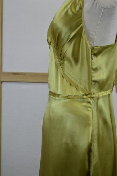 CHLOE. 

(Australie, made in France) 

Robe...