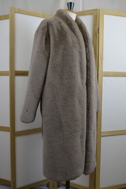 VANESSA BRUNO

Manteau en fausse fourrure...