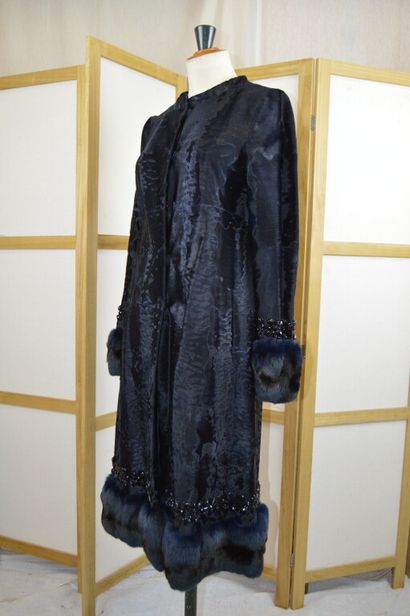 VALENTINO

Manteau long en fourrure rasée...