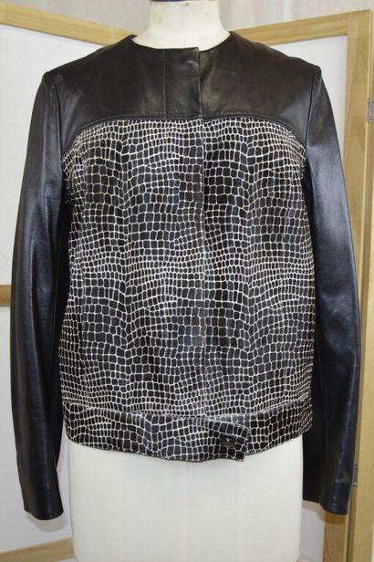 LONGCHAMP

Blouson court en cuir noir et...