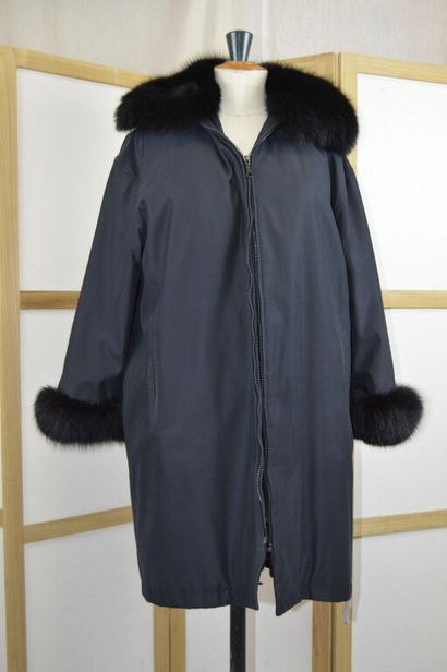 NINA RICCI

Pelisse noire avec col et emmanchure...