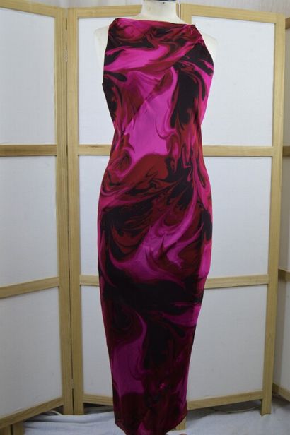 GUCCI. 

Robe fourreau longue sans manches...