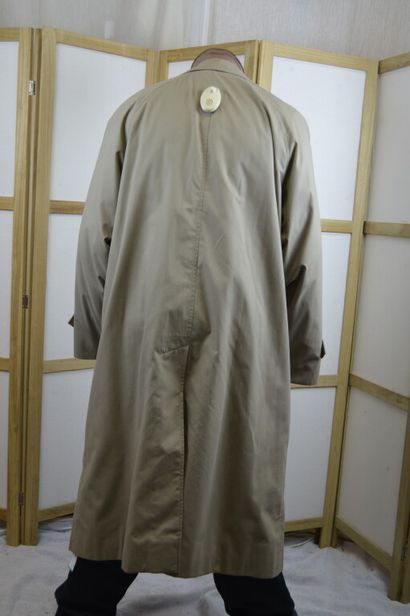 BURBERRYS

Imperméable d'homme raglan kaki,...